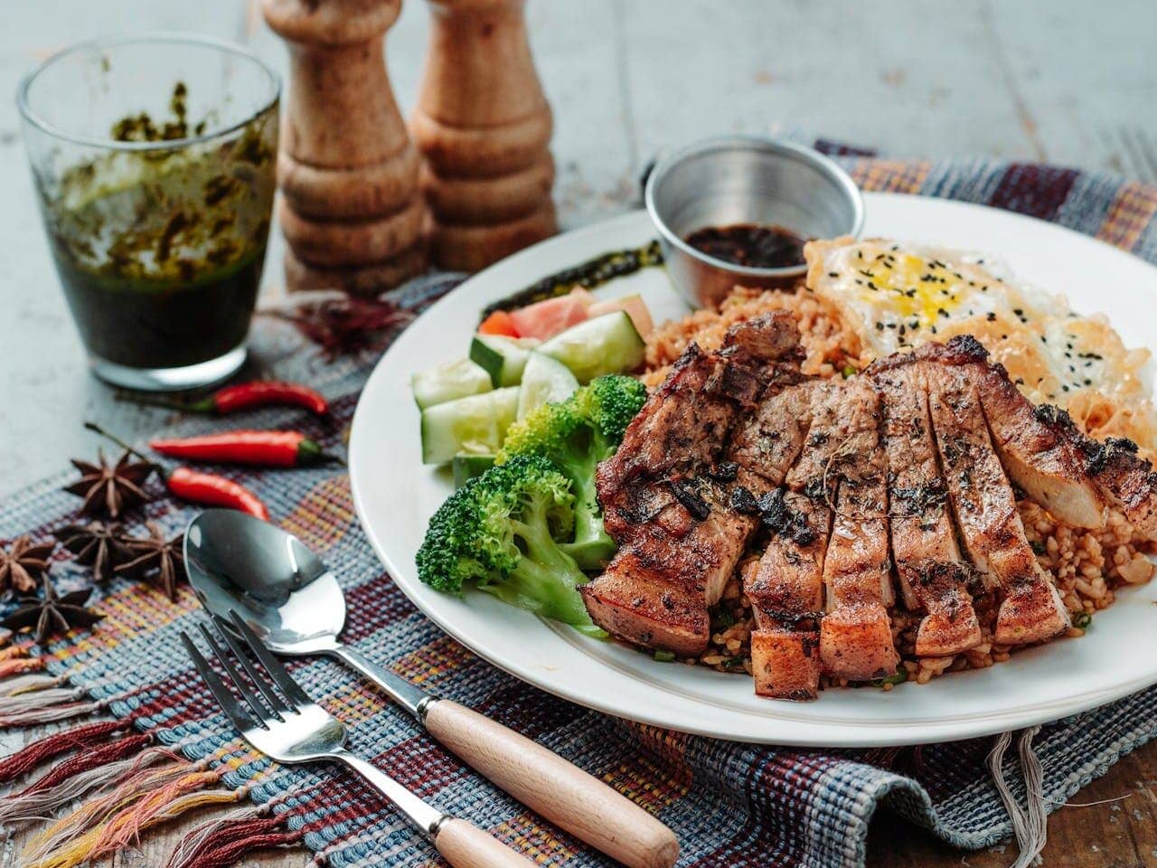 Intermittent Fasting: 5 Powerful Steps on How to Lose Belly Fat Fast 3 intermittent fasting image of a very healthy plate full of proteins, vegetables and fats.